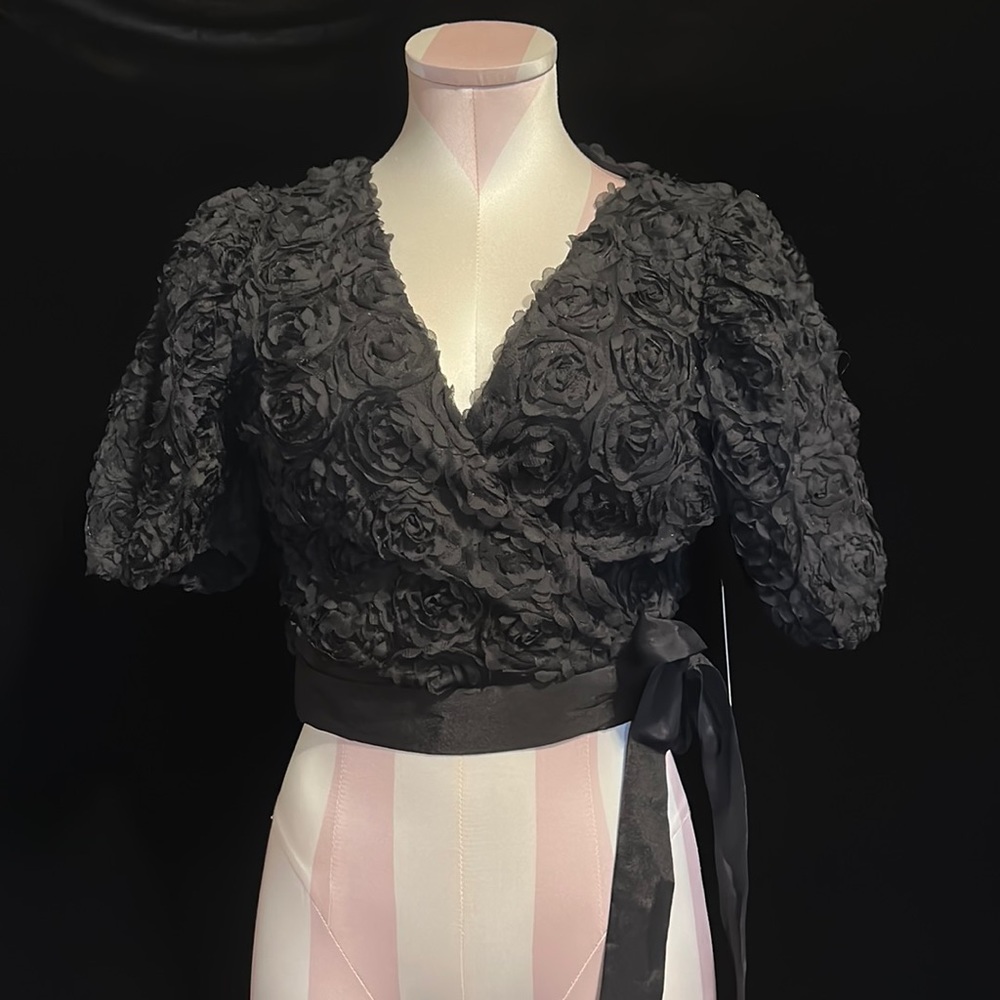 Lulus, wrap crop top, black, size medium